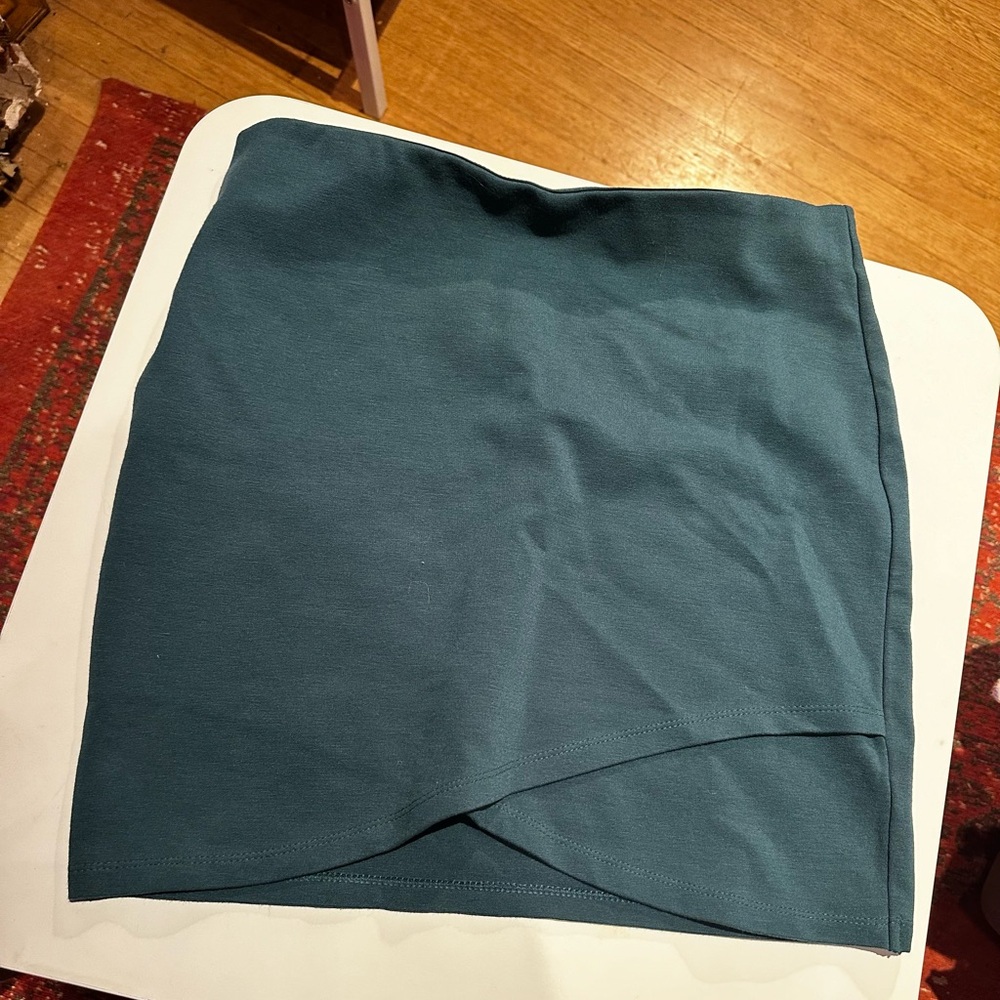 Aritzia Sunday Best medium green Tulip Mini Skirt NWOT